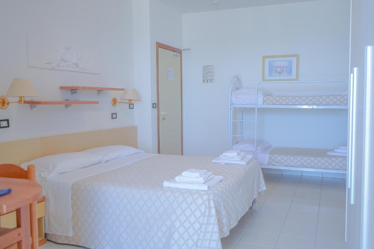 Hotel Continental Каттоліка Екстер'єр фото