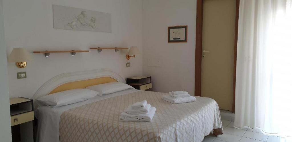 Hotel Continental Каттоліка Екстер'єр фото