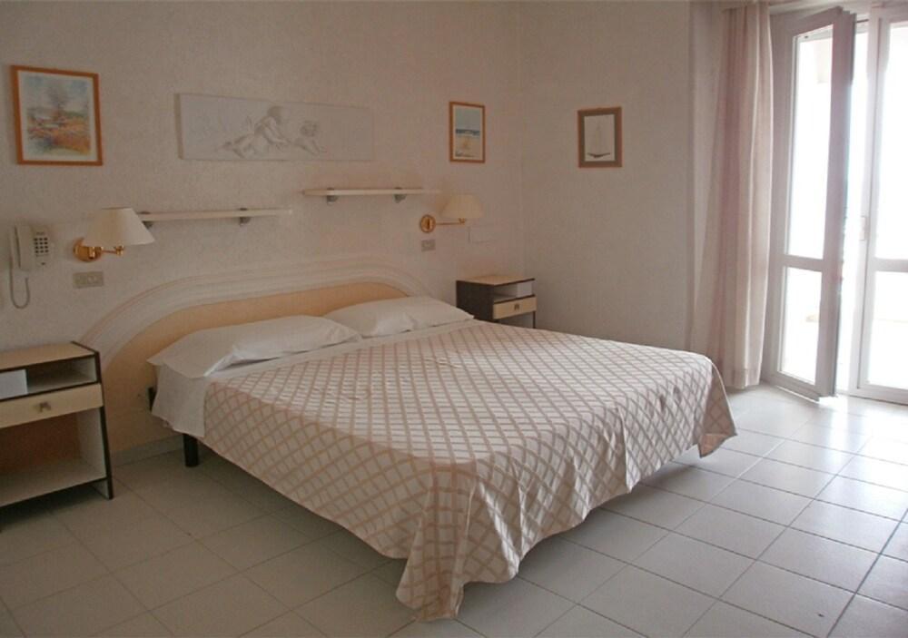 Hotel Continental Каттоліка Екстер'єр фото