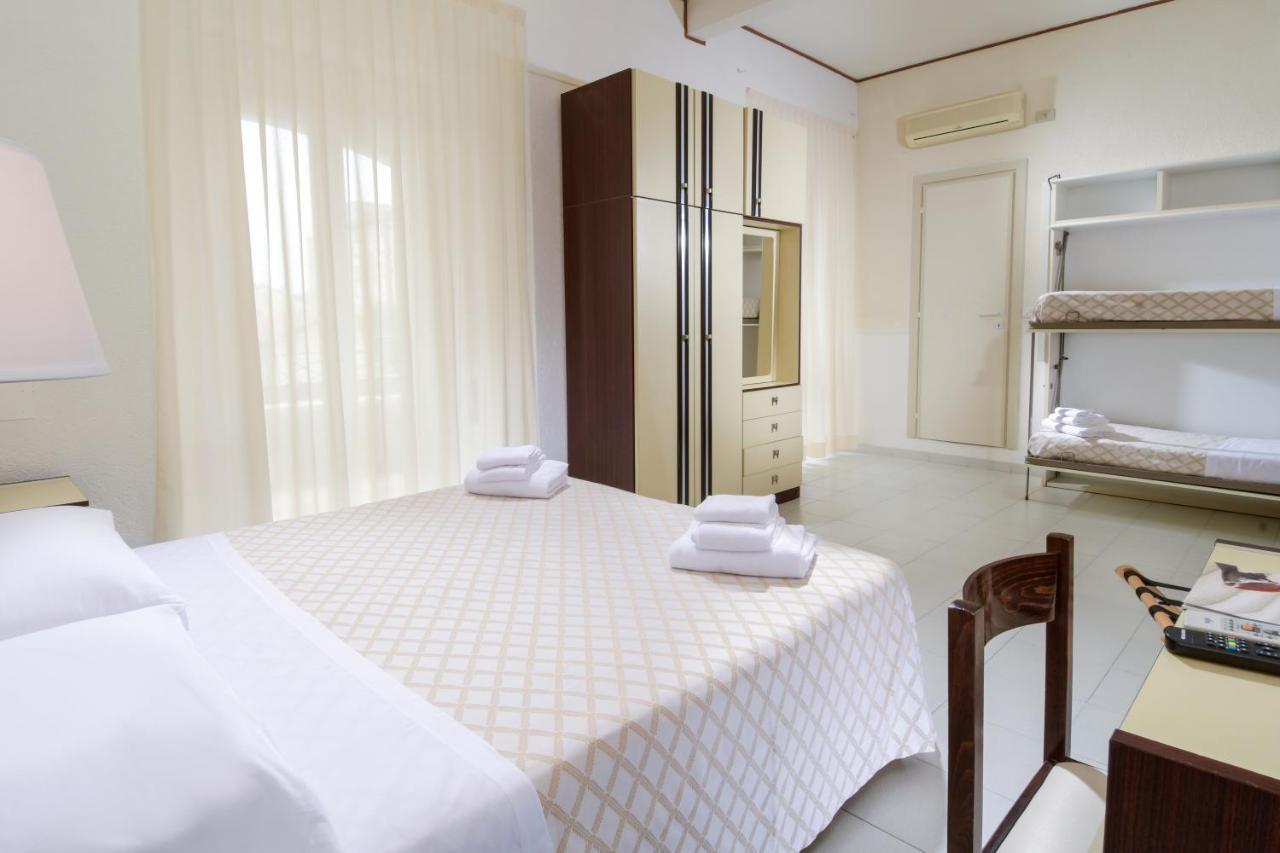 Hotel Continental Каттоліка Екстер'єр фото