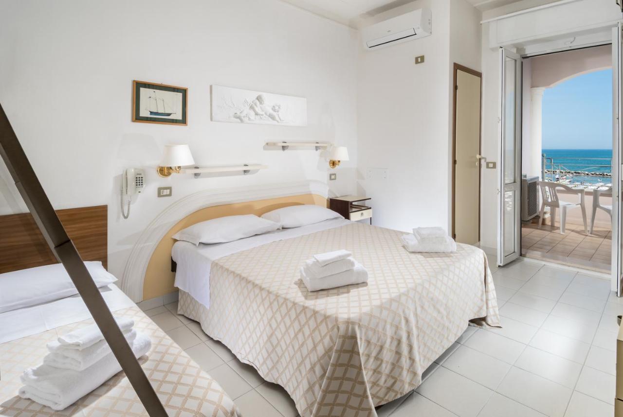 Hotel Continental Каттоліка Екстер'єр фото