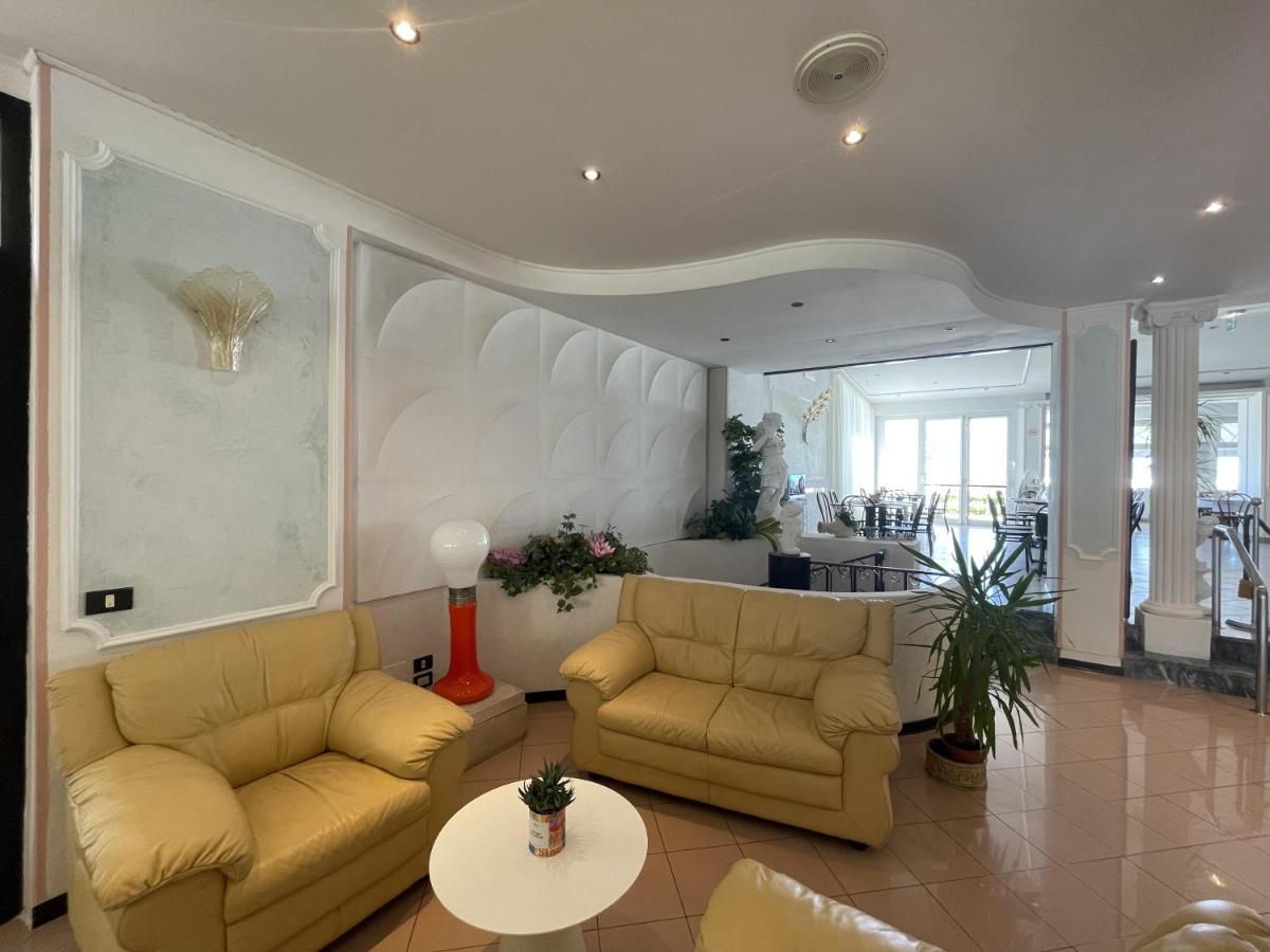 Hotel Continental Каттоліка Екстер'єр фото