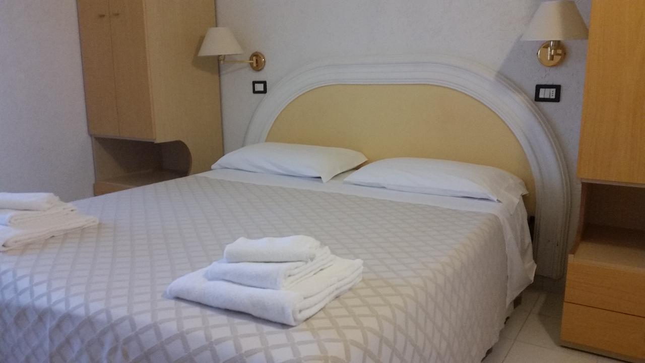 Hotel Continental Каттоліка Екстер'єр фото